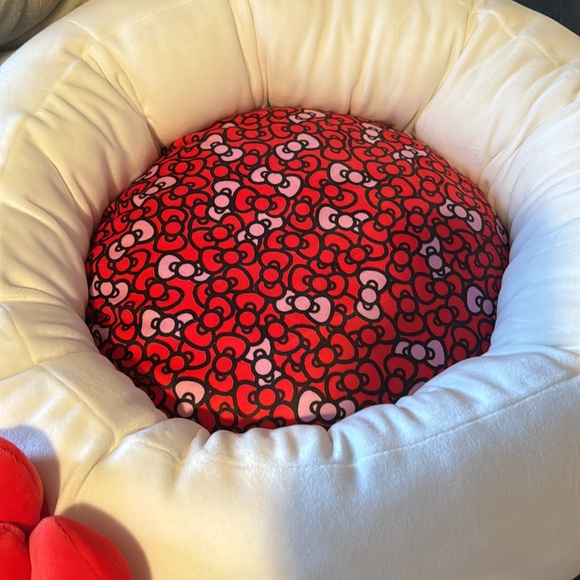 Hello kitty Sanrio jazware pet bed NWT - Picture 2 of 9
